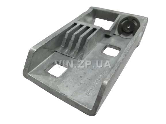 Планка замка багажника Славута 1103, 1105, нижняя, с пластиковой втулкой ПРИЗМА 2