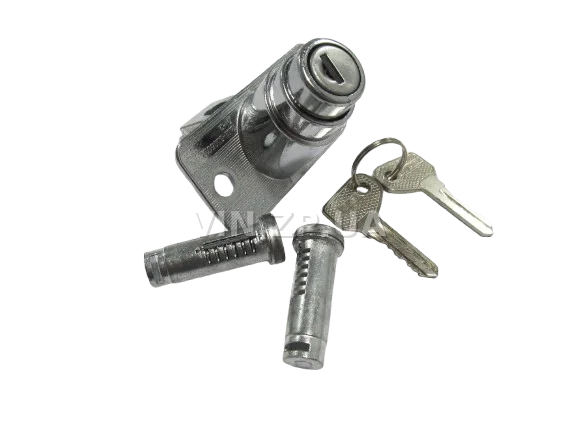 Замок багажника ВАЗ 2102, 2121, с личинками, замок 1шт + личинка 2шт + ключ 2шт АРК