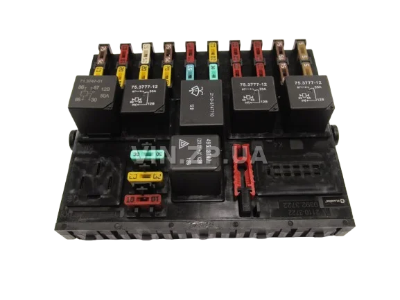 Блок предохранителей ВАЗ 2110, 2111, 2112, 2123 FLAGMUS старого образца (392.3722) до 2007 г.